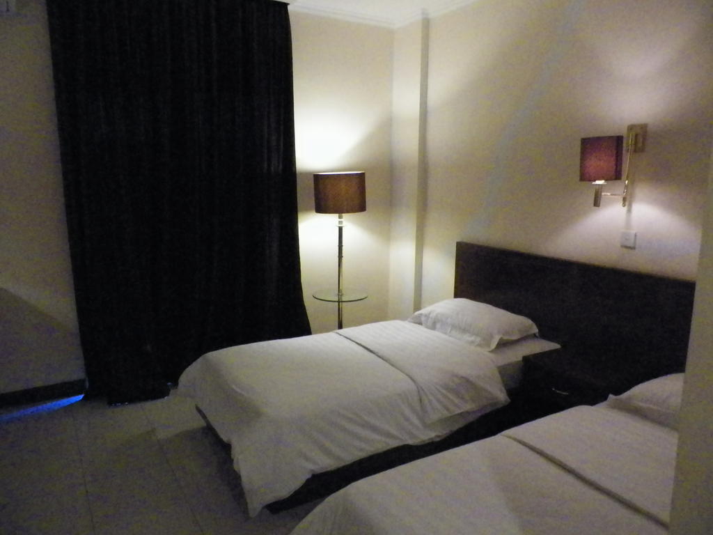 Excellent Seven Boutique Hotel Bandung Szoba fotó
